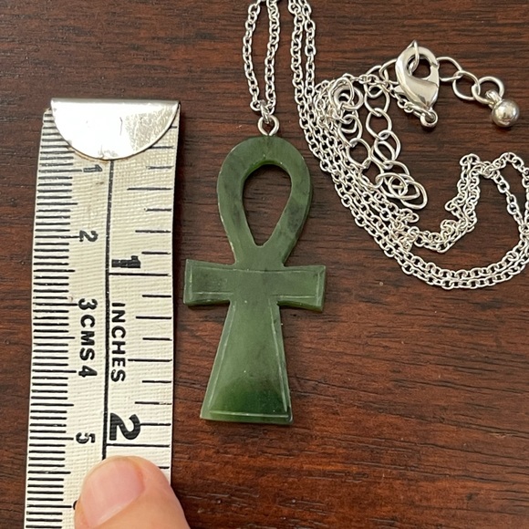 Carved natural nephrite jade Ankh silver plated pendant and chain - Picture 4 of 8